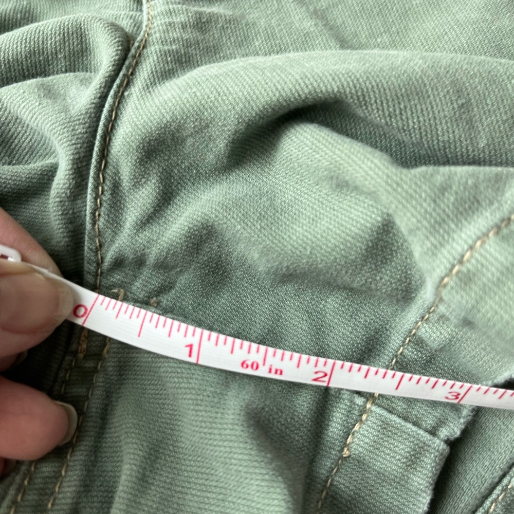 American Eagle Outfitters Green Cargo Shorts Casual Style - Picture 8 of 9
